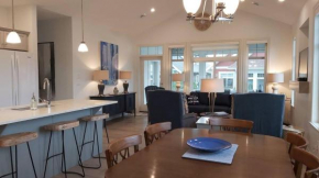 4 Bedroom House Walking Distance To Pools